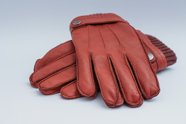 mens-leather-gloves-1194450_640